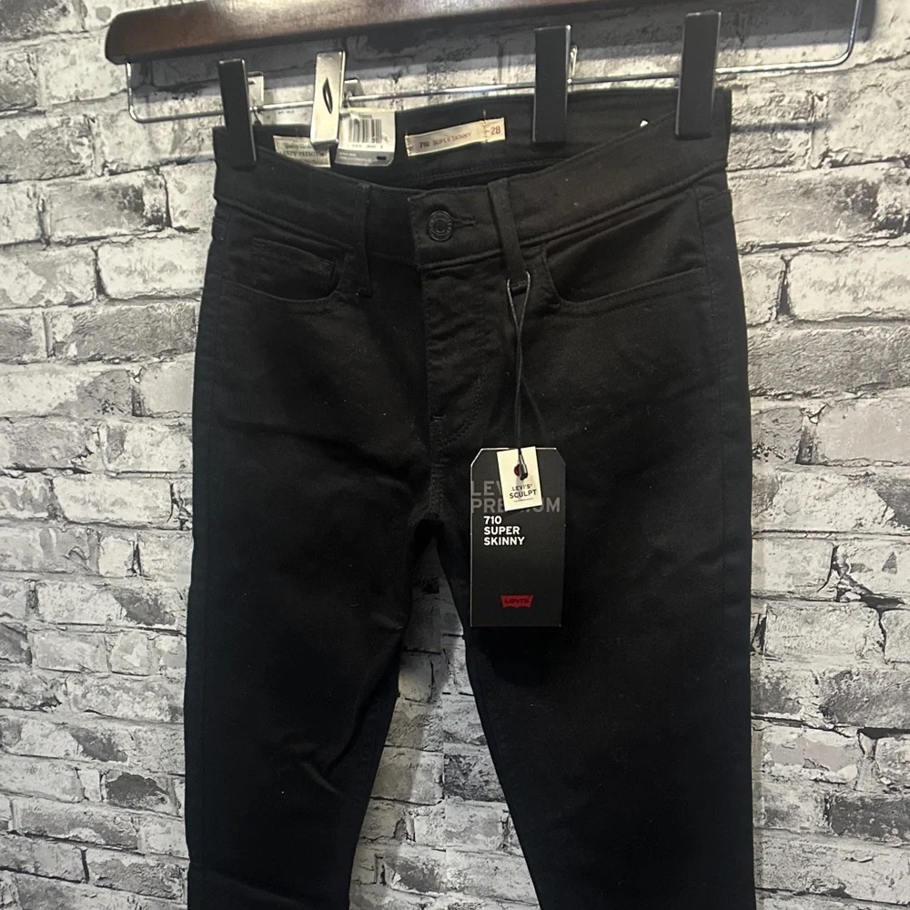 EUC Levi's Premium Black Skinny Jeans for Women - Picture 2 of 16